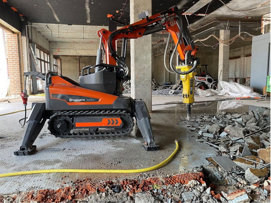 Abbrucharbeiten mit Abbruchroboter bei einem Bauvorhaben in Karlsruhe